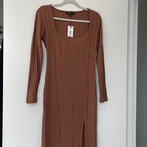 BNWT: Dynamite Rita Scoop Neck Long Sleeve Midi Dress in Carob Brown - M